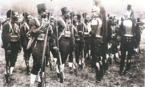1914 : tirailleurs sénégalais et cuirassiers 