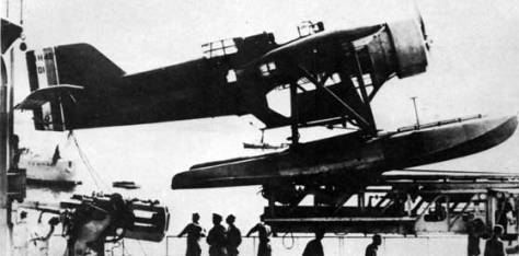 Lioré et Olivier H-43 sur une catapulte du Commandant Teste