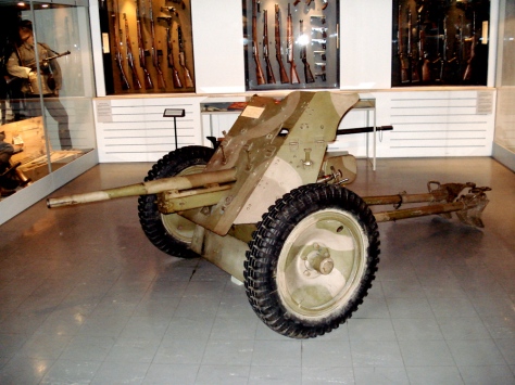 Canon antichar allemand de 37mm conservé au musée militaire d'Helsinki (Finlande)