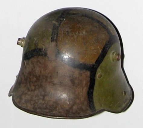 Casque d'acier (Stalhelm) modèle 1916 avec un camouflage de 1918