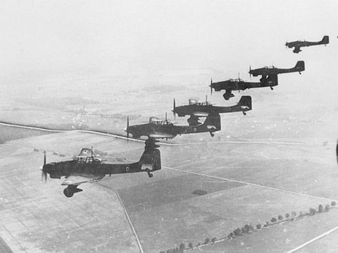 Junkers Ju-87B en formation au dessus de la Pologne en 1939
