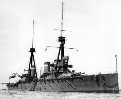 Le HMS Invincible, premier croiseur de bataille de l'histoire