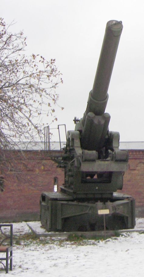 Obusier de 305mm M1939 2.JPG