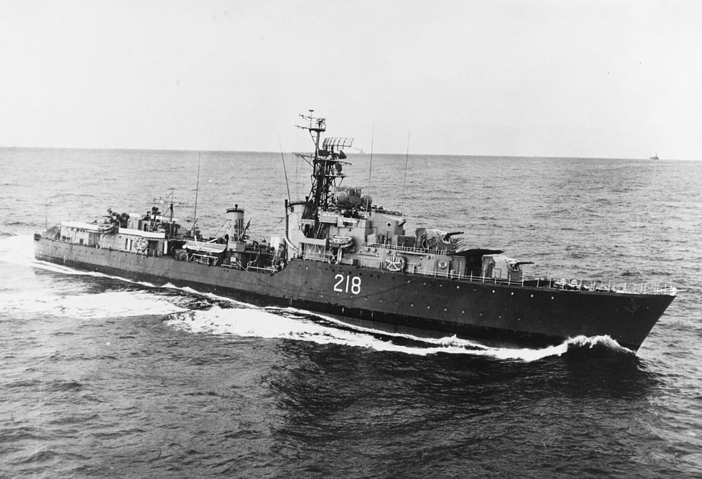 HMCS Cayuga (218) 6.jpg