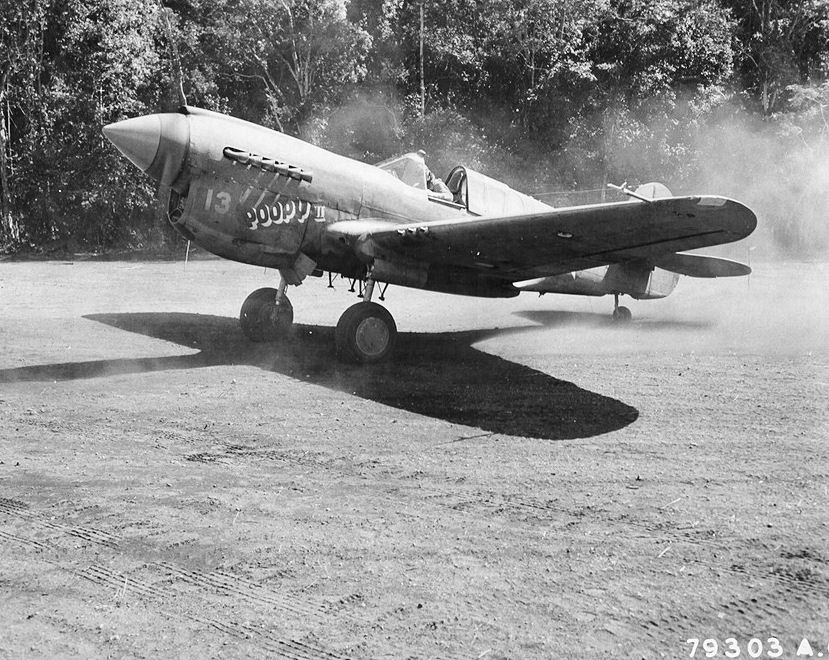 Curtiss P-40E Warhawk 3